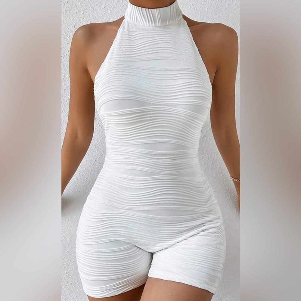 Elegant White Sleeveless Dress